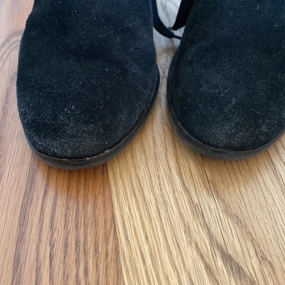 10/$25 Lucky Jeans// black booties, size 7.5 - Picture 3 of 6
